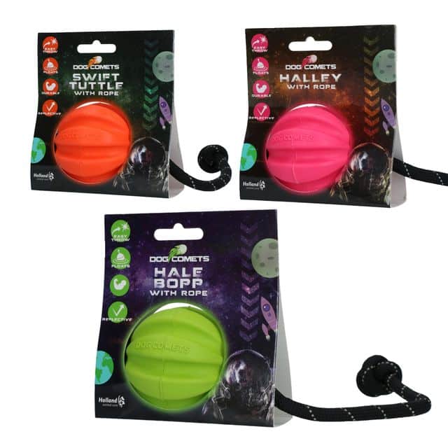 שדרגו את המשחק עם Swift Tuttle מבית Dog Comets! כדור עמיד עם חבל, חריצי אוורור לנשימה קלה וצף במים. חזק במיוחד ומתאים לכלבים פעילים. הזמינו עכשיו ב-3 צבעים!