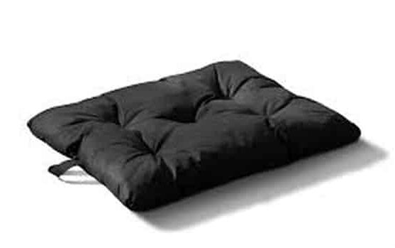 מזרן שחור לכלוב אילוף עם רצועות חיבור פנימיות | נוחות, יציבות וביטחון לכלב שלך הפכו את כלוב האילוף למקום המועדף על הכלב שלכם עם המזרן הייעודי מבית המרקט של יוגב. מזרן זה תוכנן במיוחד כדי לספק פתרון מושלם לכלבים הנמצאים בתהליכי אילוף או לכלבים המשתמשים בכלוב רשת כמקום מנוחה קבוע. המזרן מרופד, תומך ונעים במיוחד, ומעניק לכלב תחושת רכות מפנקת גם בתוך הכלוב.